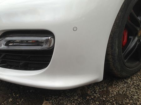 Передний бампер Porsche Panamera после ремонта
