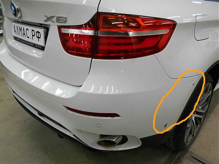Повреждения на правой стороне заднего бампера BMW X6