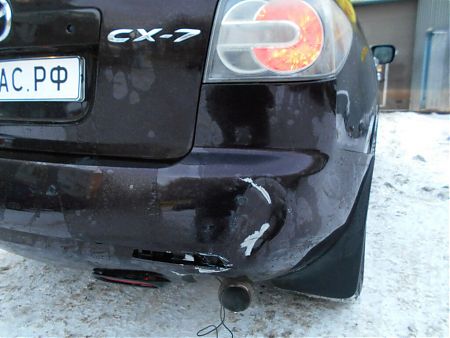 Поврежденный участок заднего бампера Mazda CX-7