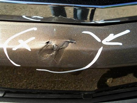 Повреждение на переднем бампере Chevrolet Tahoe