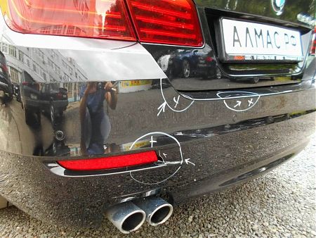Повреждения на заднем бампере BMW 5 